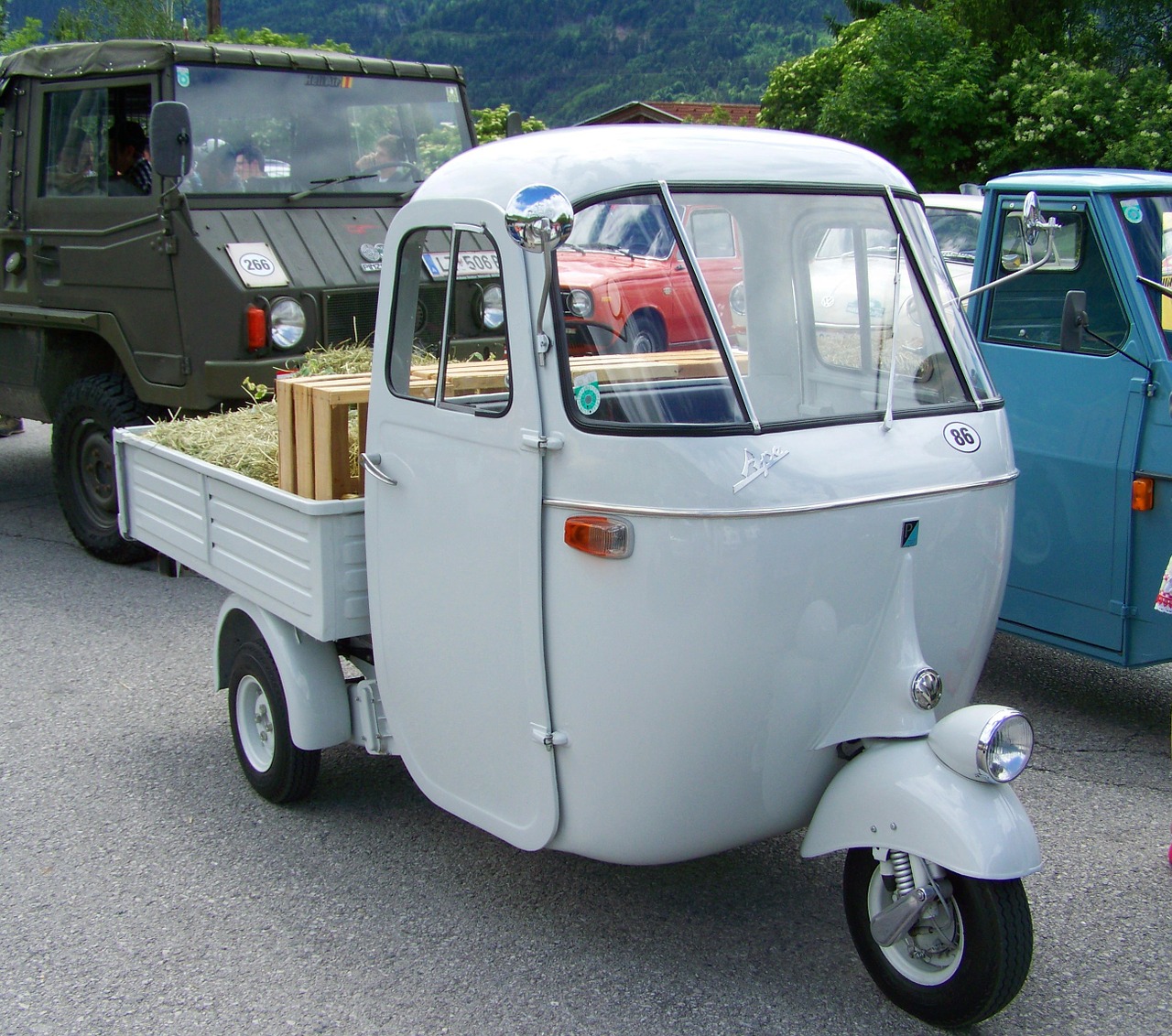 three-wheeled car car white free photo