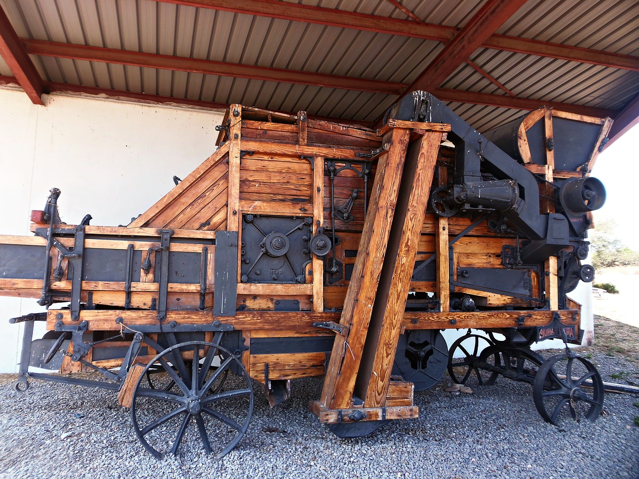 thresher wheat threshing machine free photo