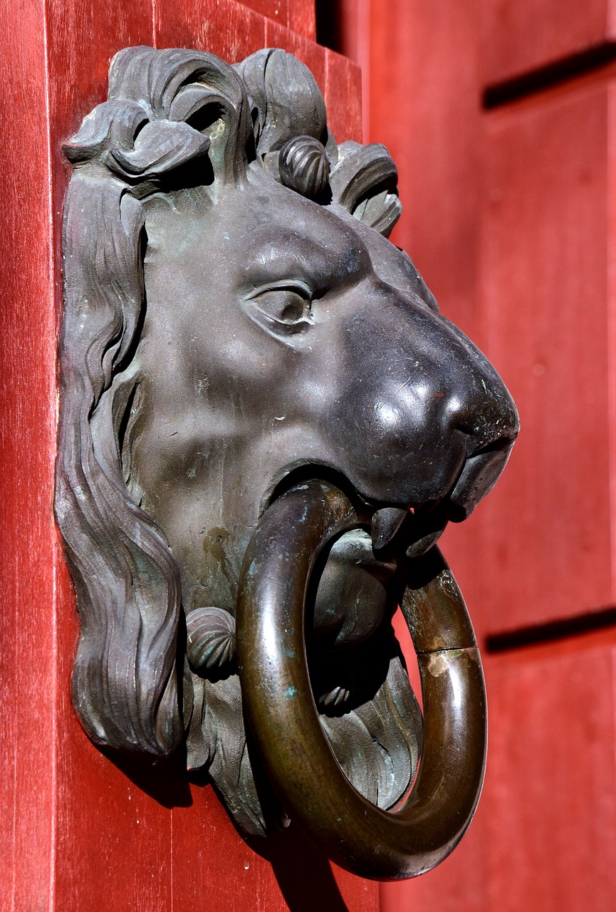 thumper lion head doorknocker free photo