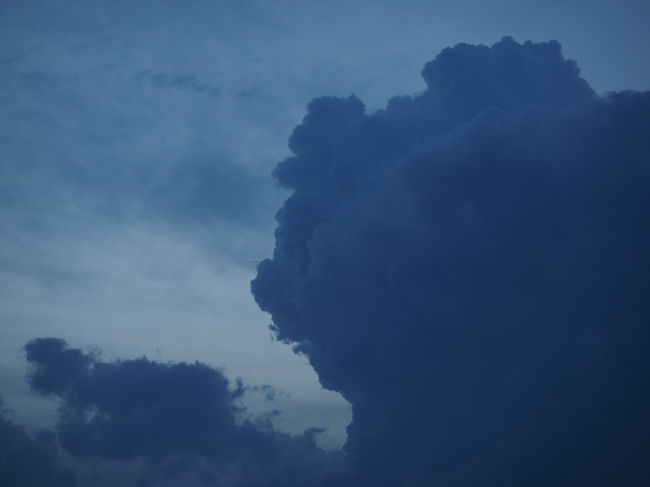 thundercloud cloud thunderstorm free photo