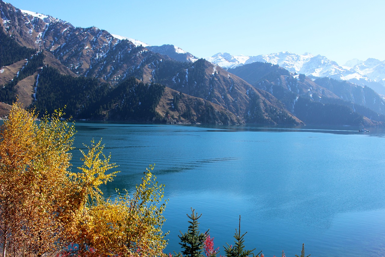 tianchi lake snow free photo