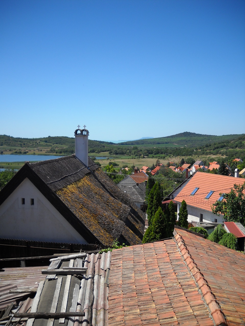 tihany reed roof chimney free photo