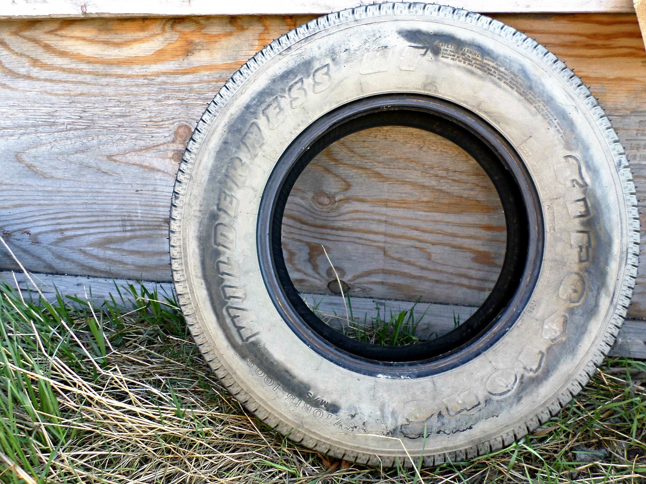 tire wheel dusty free photo