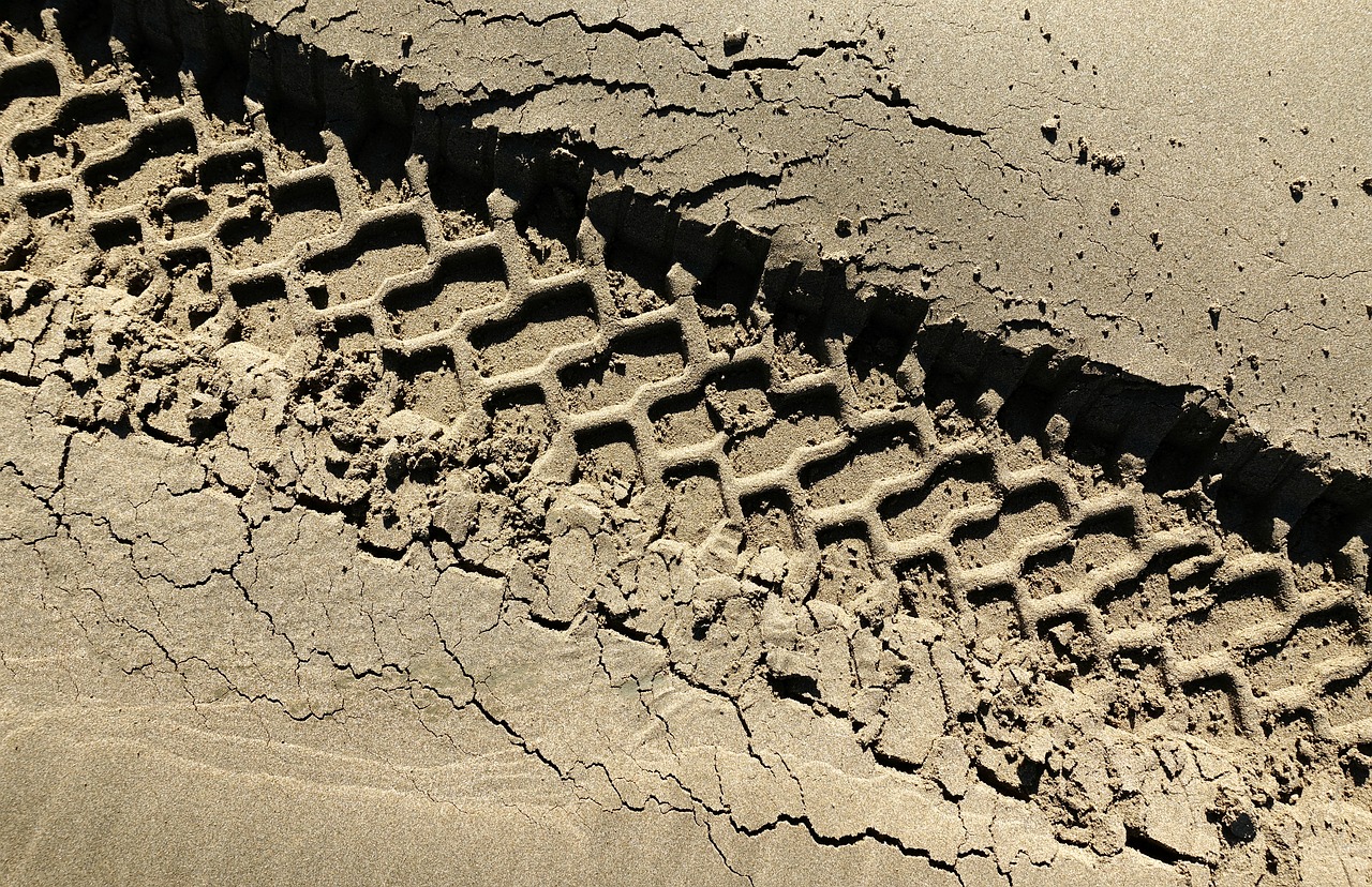 Download free photo of Tire,track,sand,tread,imprint - from needpix.com