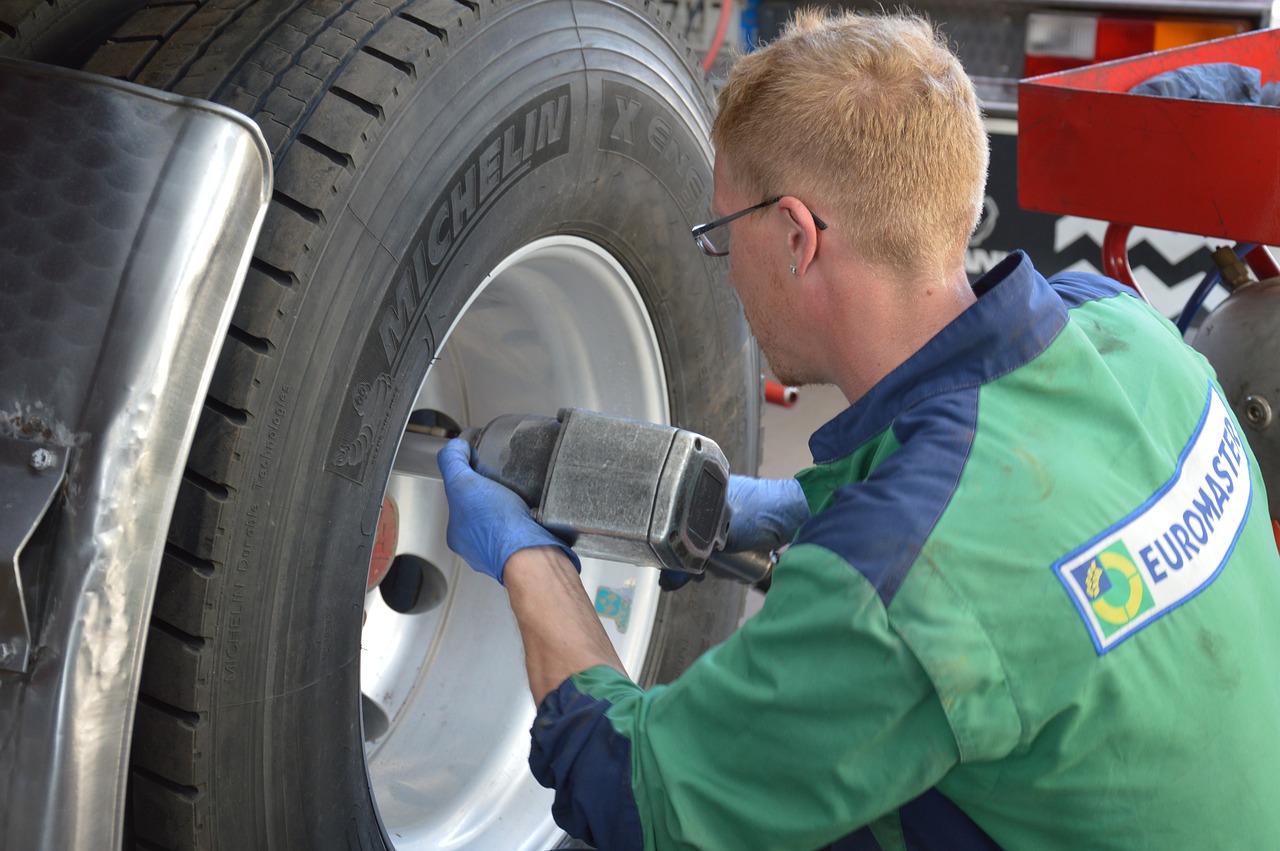 tire repairer tire mounting work free photo