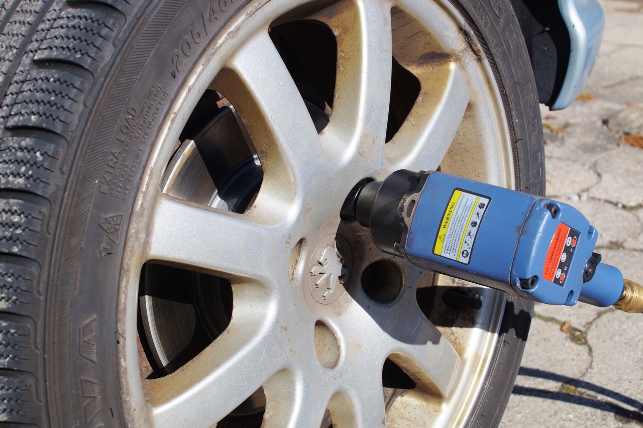 tire service wheel change aluminium rim free photo