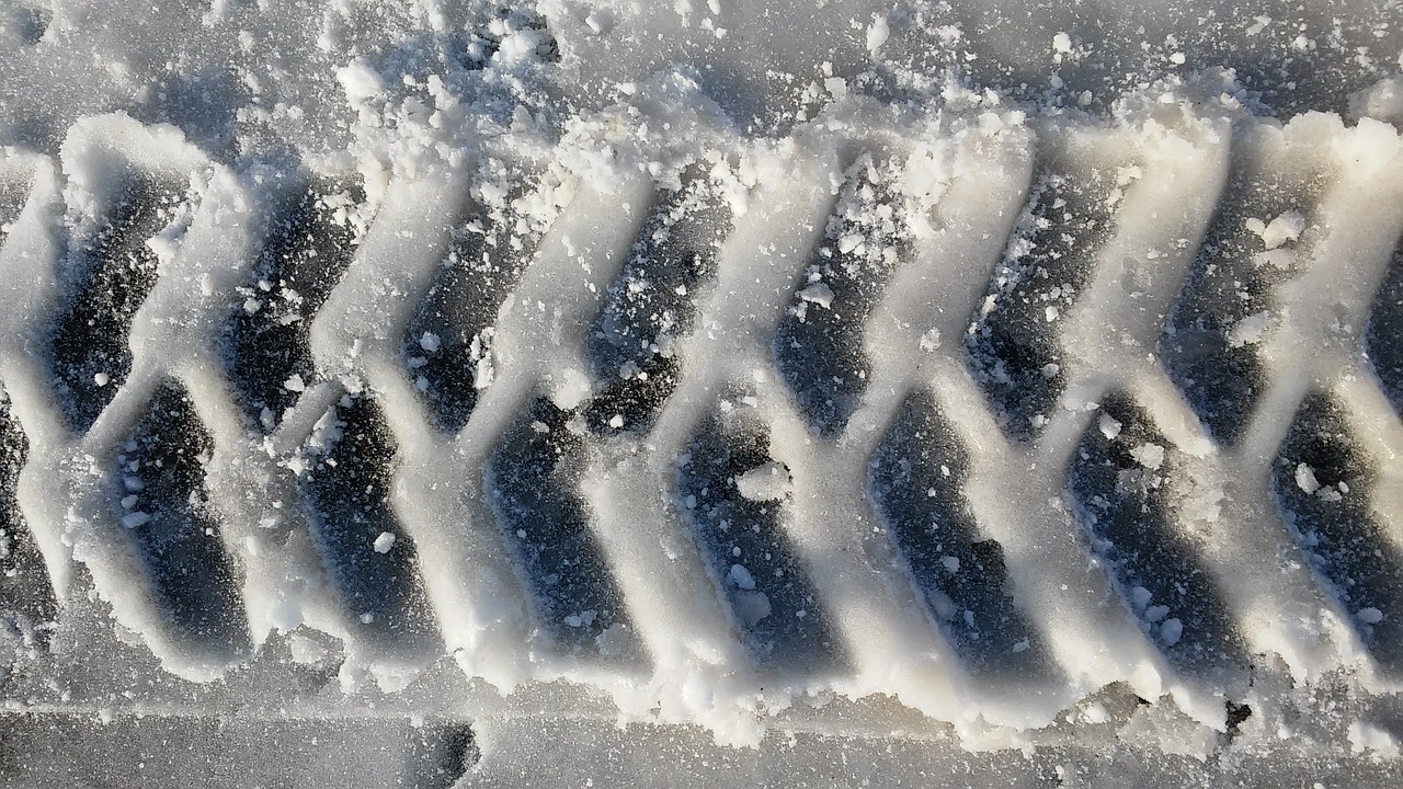 tire track snow reprint free photo