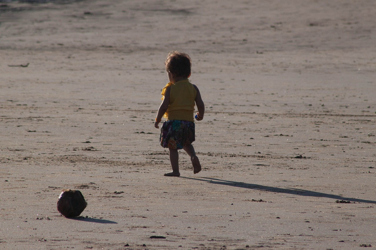 toddler child walking free photo