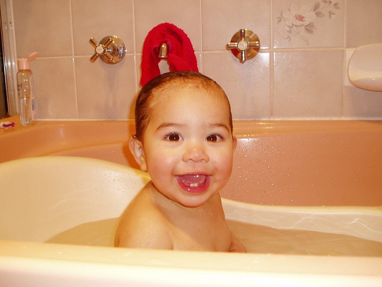 toddler bathing baby free photo