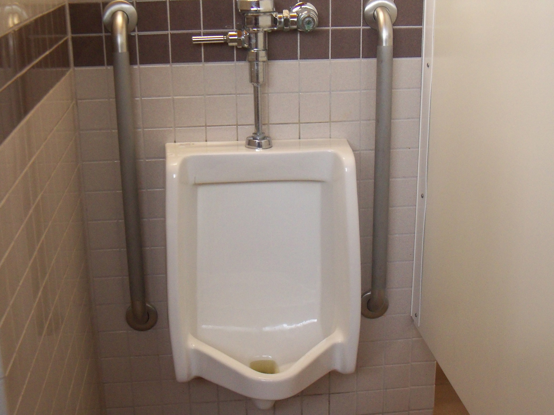 toilet men's room bathroom free photo
