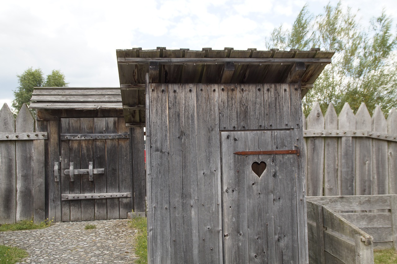 toilet klo cottage outhouse free photo