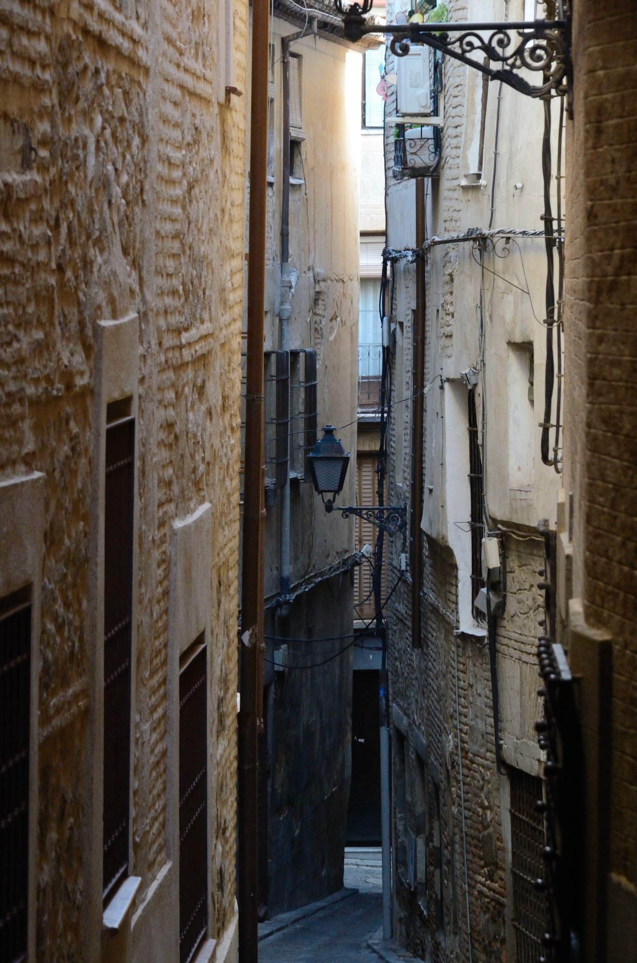 narrow street toledo spain free photo
