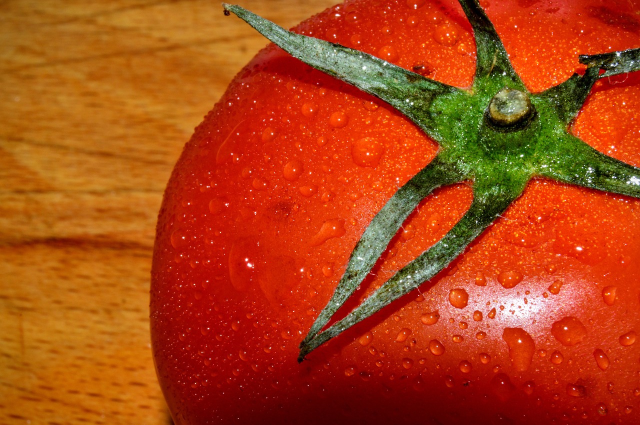 tomato wood food free photo