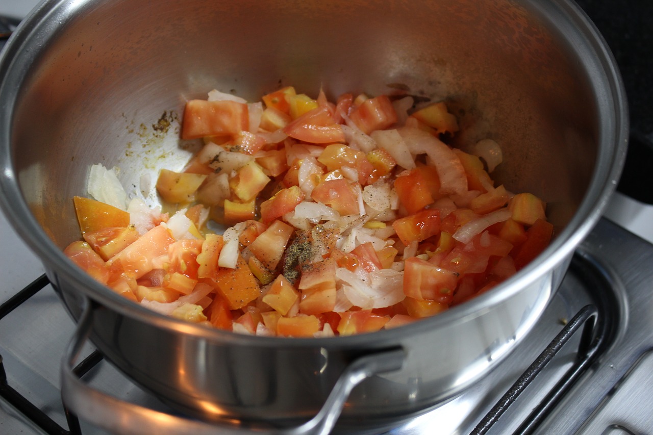 tomato red kitchen free photo