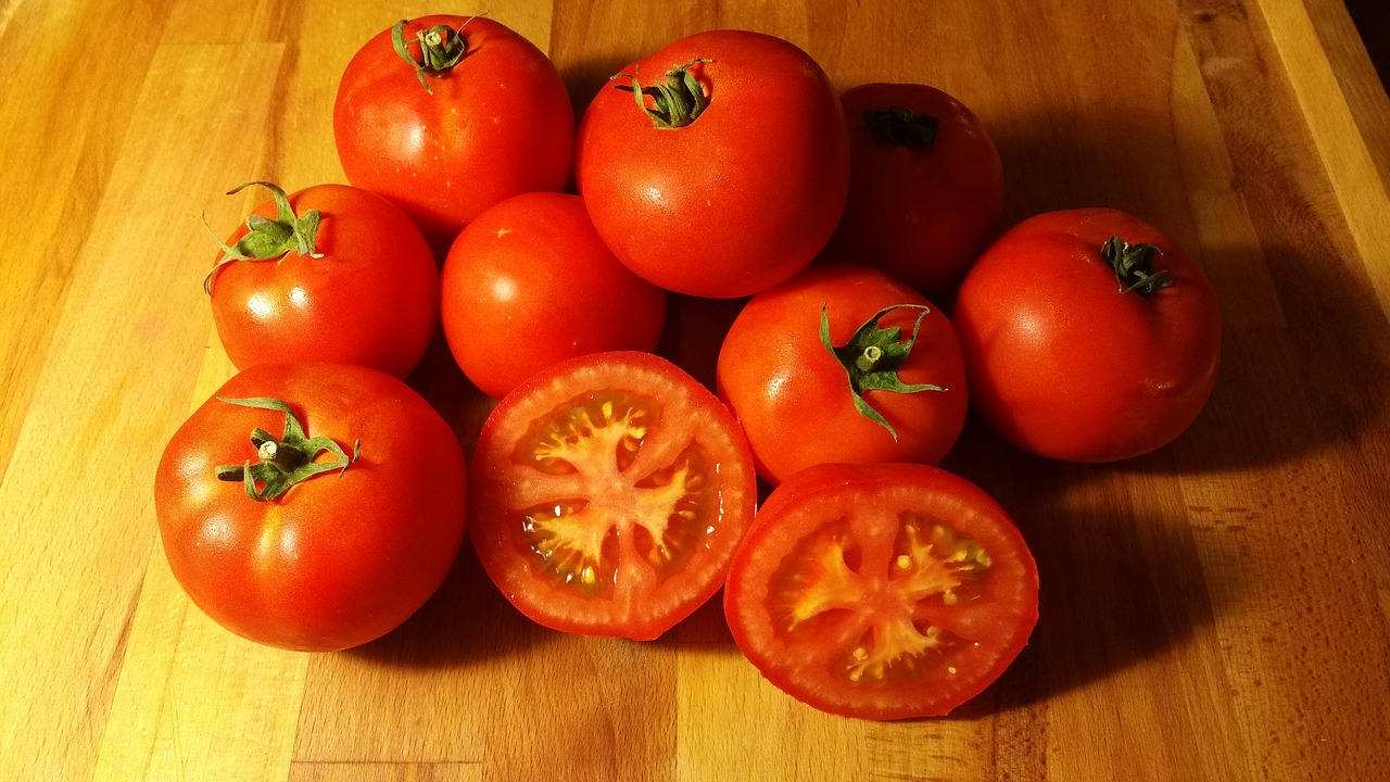 tomato fresh healthy free photo