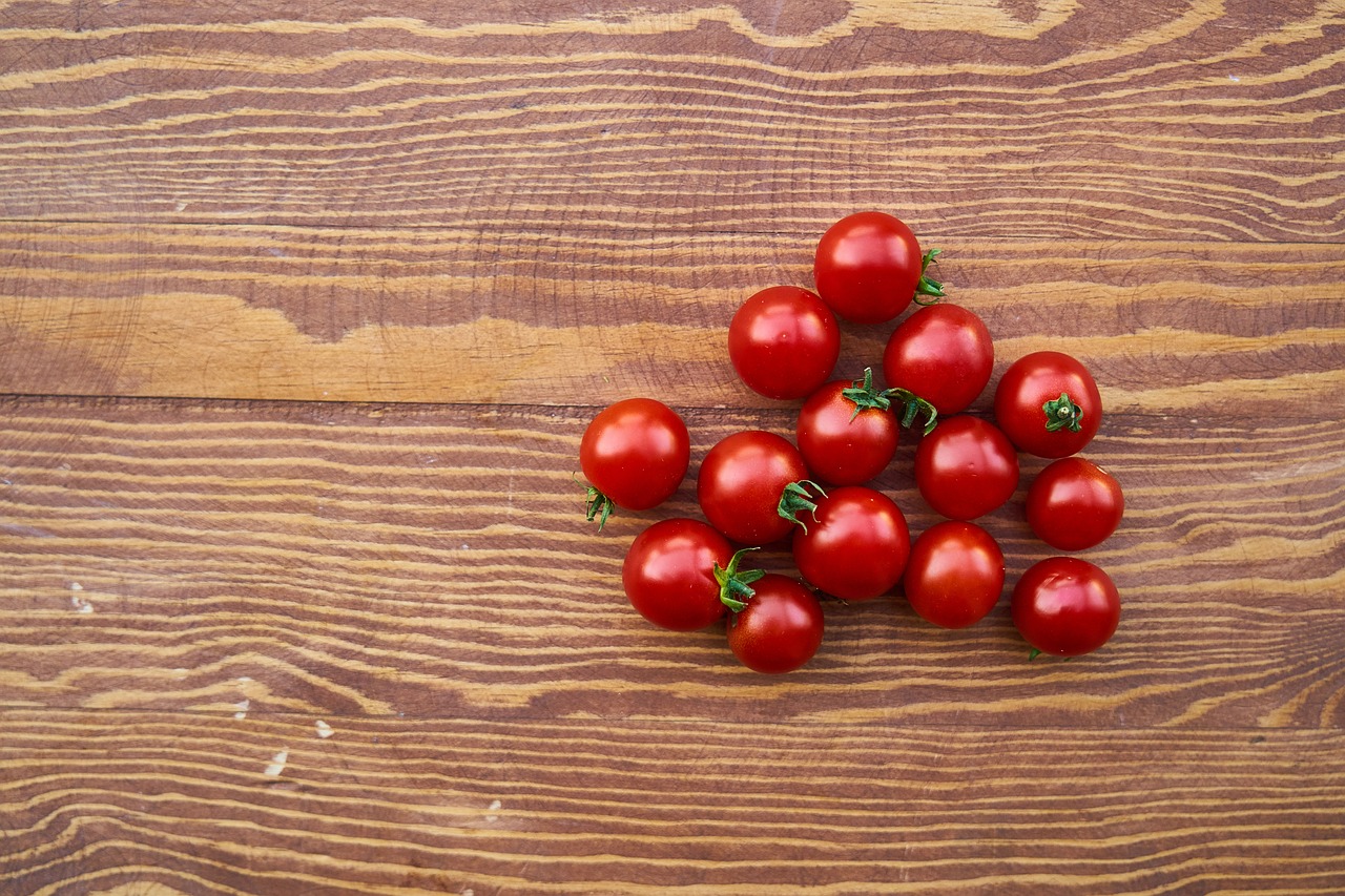 tomato table red free photo