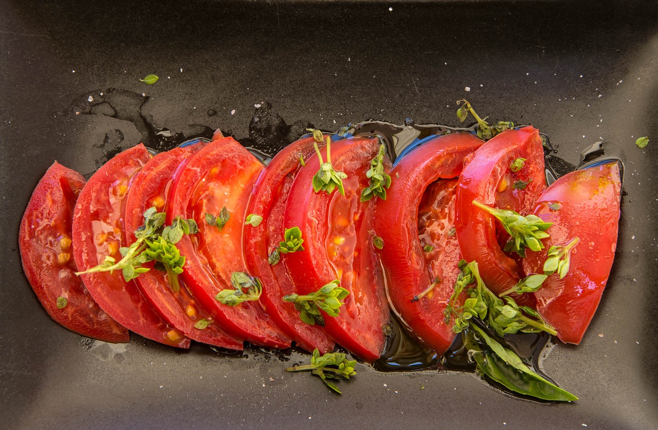 tomatoes basil salad free photo