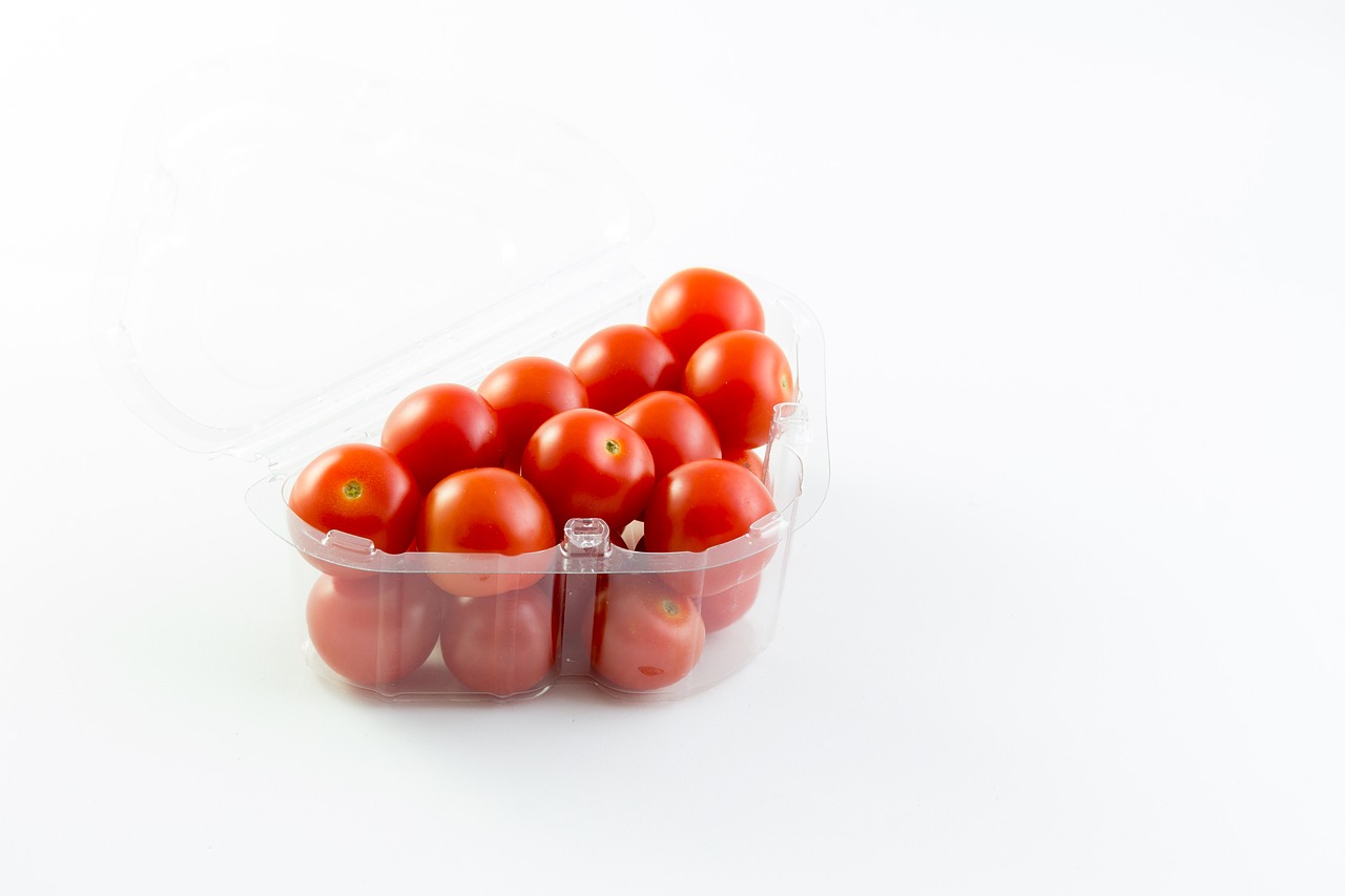 tomatoes sweet presentation market free photo