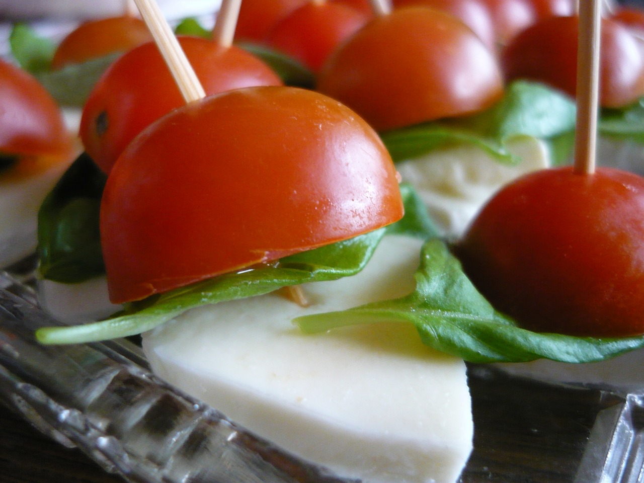tomatoes mozzarella basil