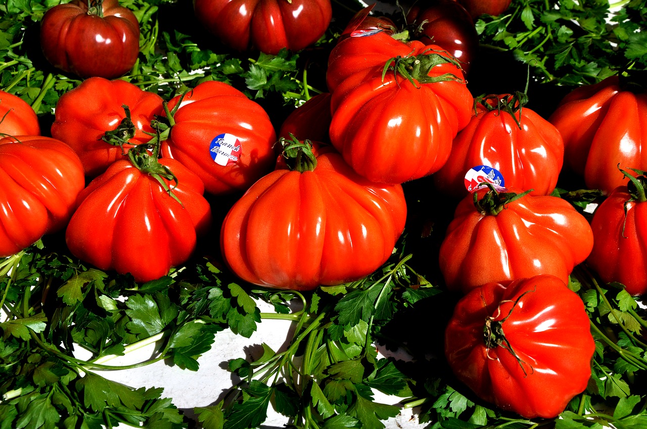 tomatoes vegetables market free photo
