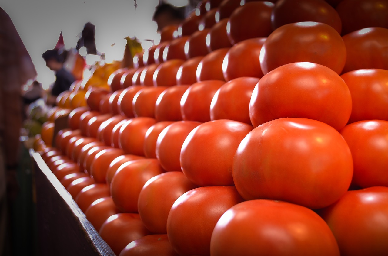 tomatoes vegetables market free photo