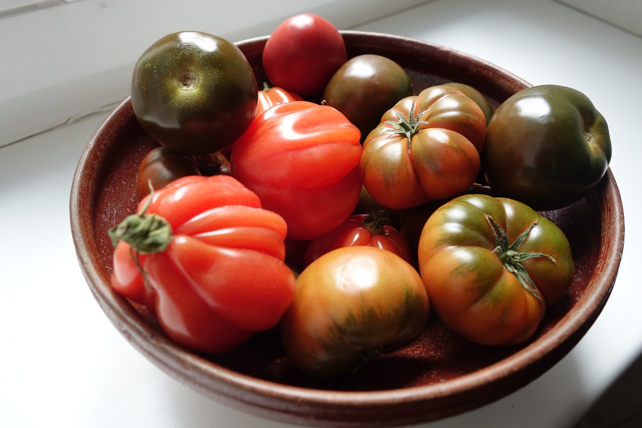 tomatoes food fruit free photo