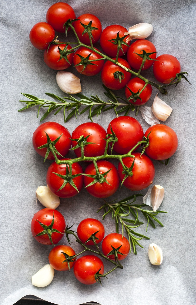 tomatoes  vegetables  food free photo