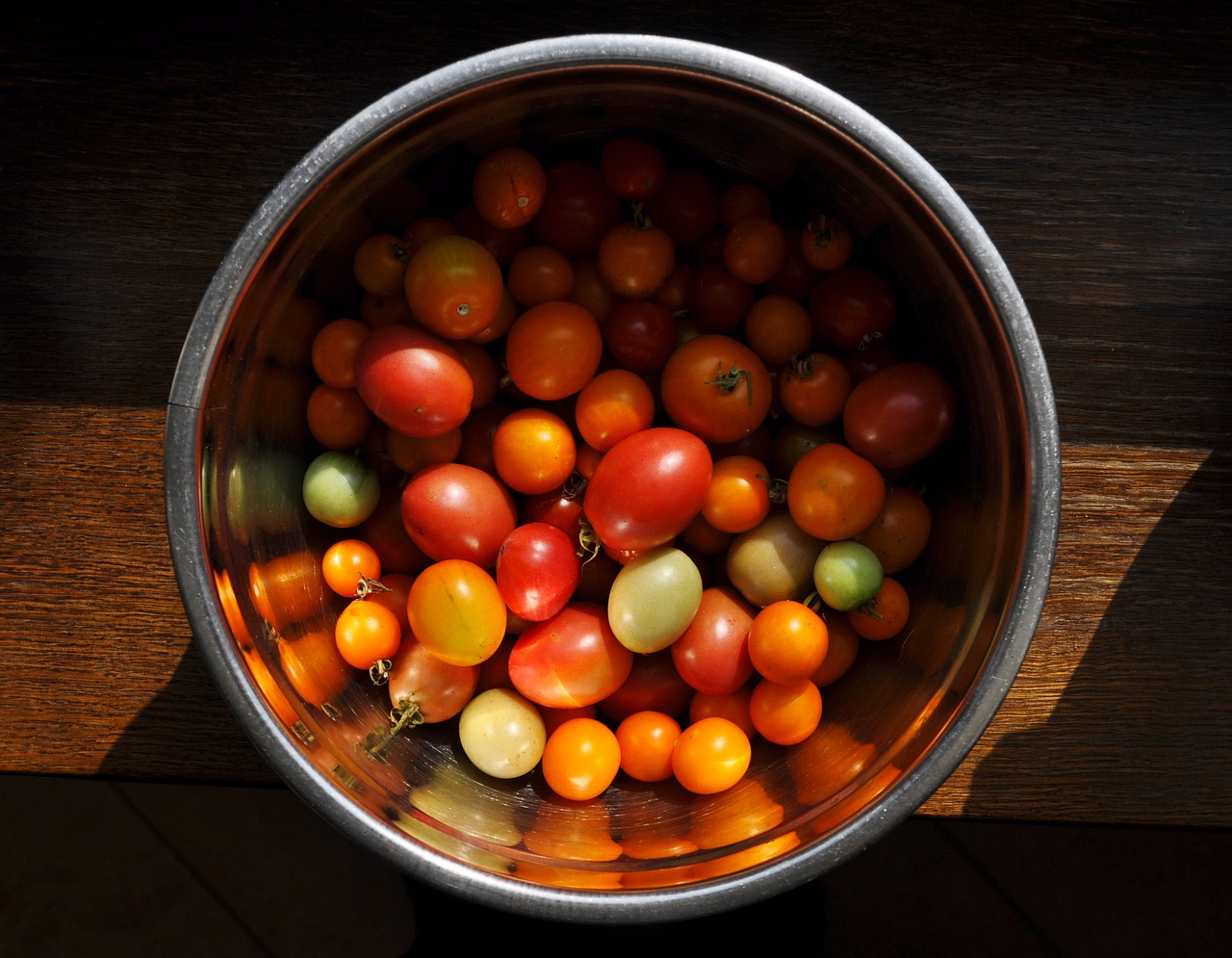 tomatoes  bowl  vegetables free photo