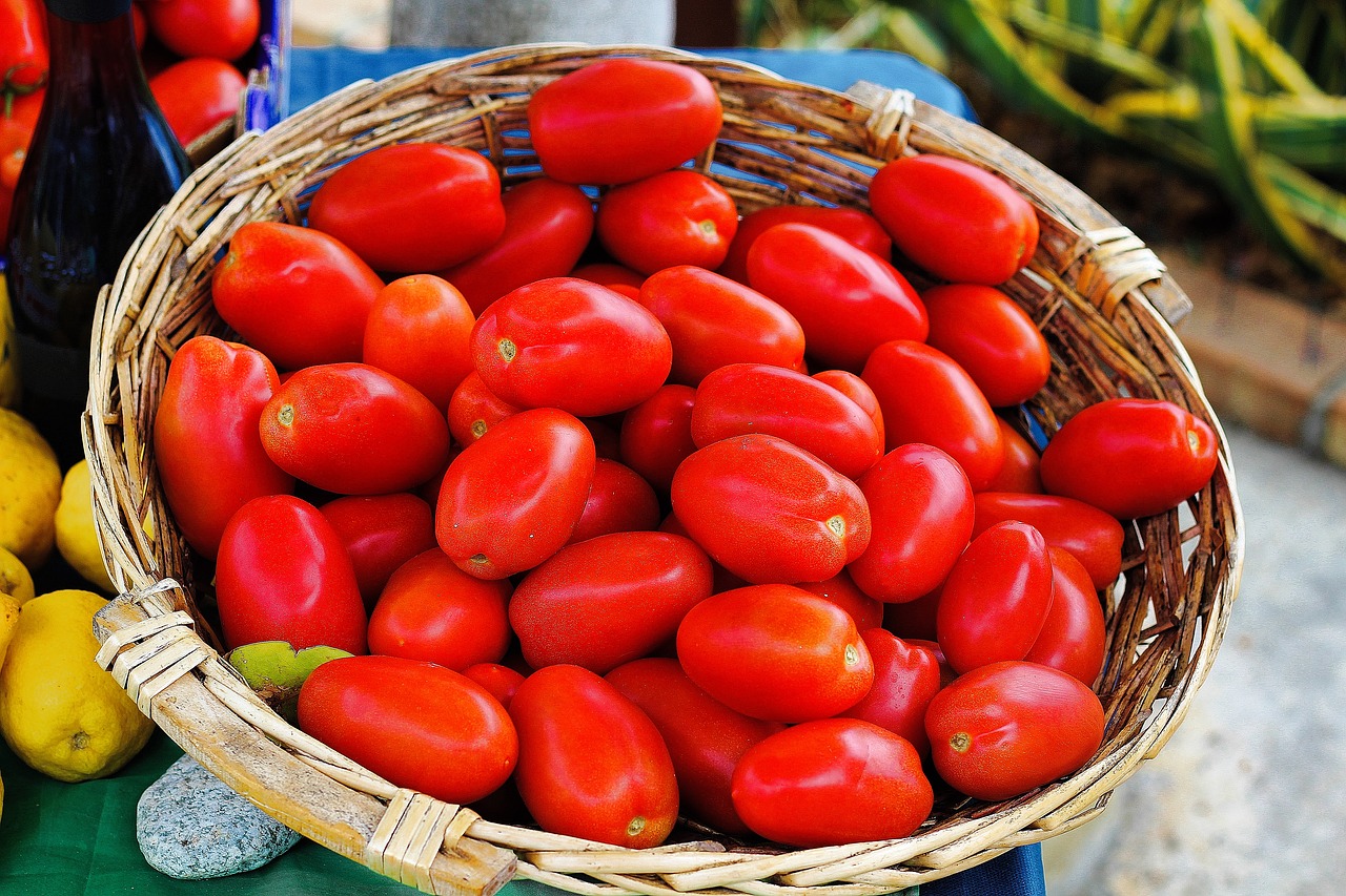 tomatoes  vegetables  food free photo