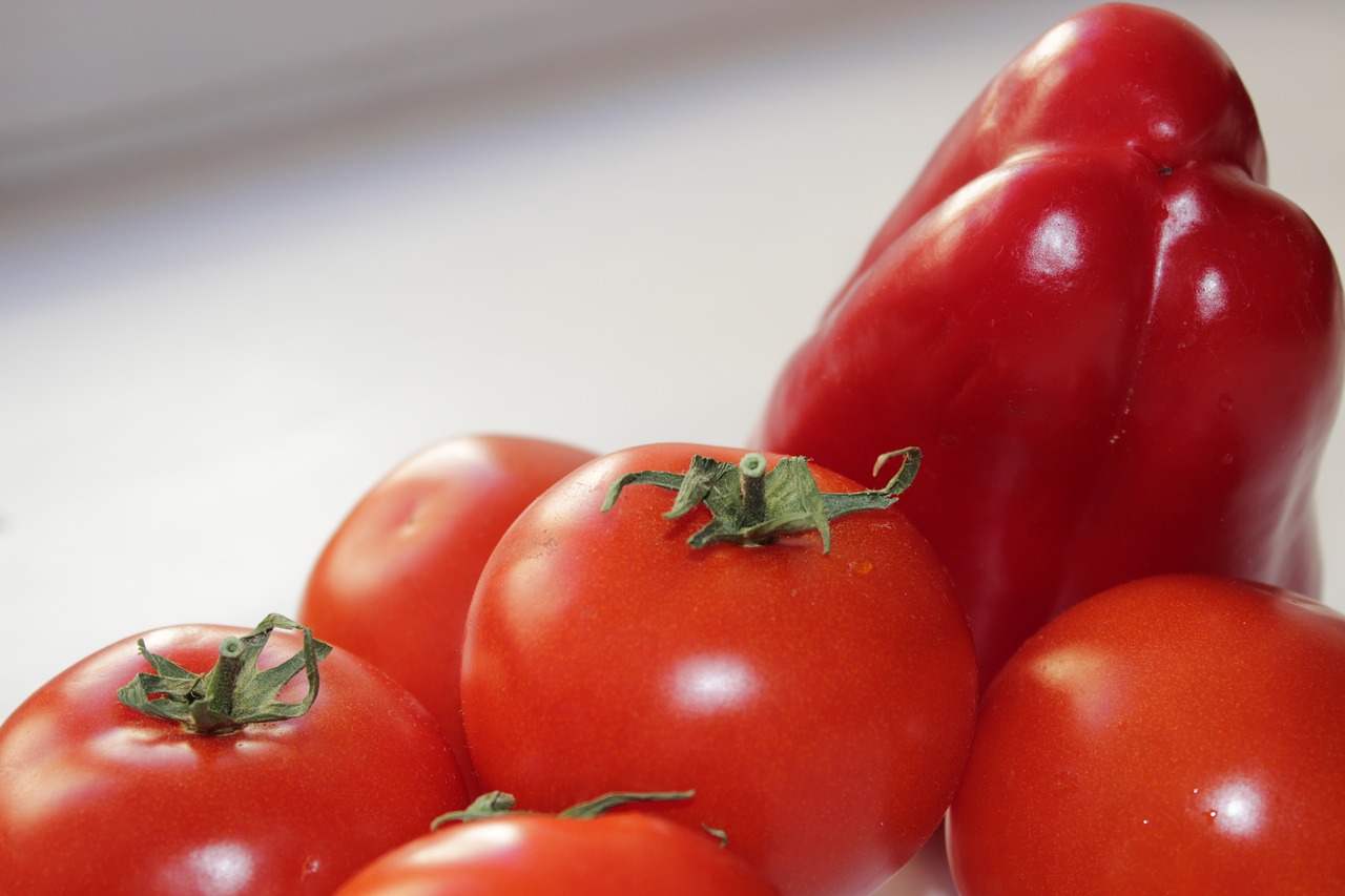 tomatoes  peppers  vegetables free photo