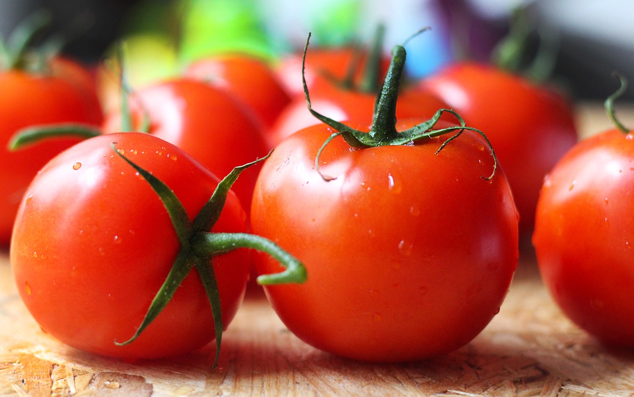 tomatoes  fruit  vegetables free photo