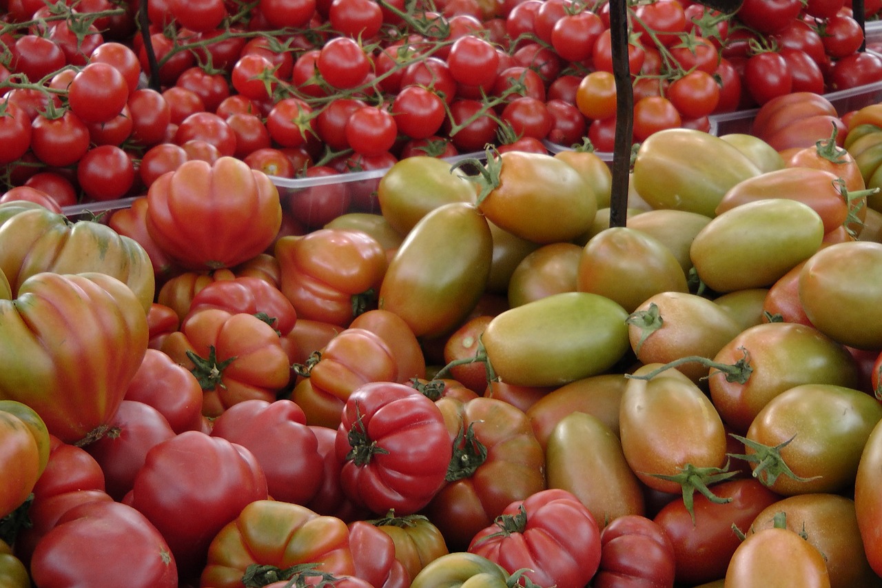 tomatoes vegetables market free photo