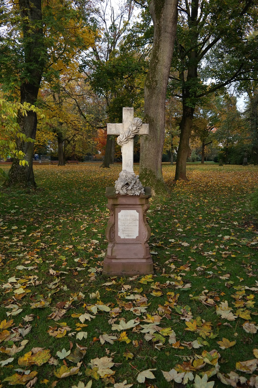 tombstone cross grave free photo