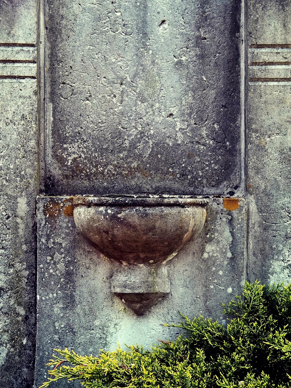 tombstone fountain bush free photo