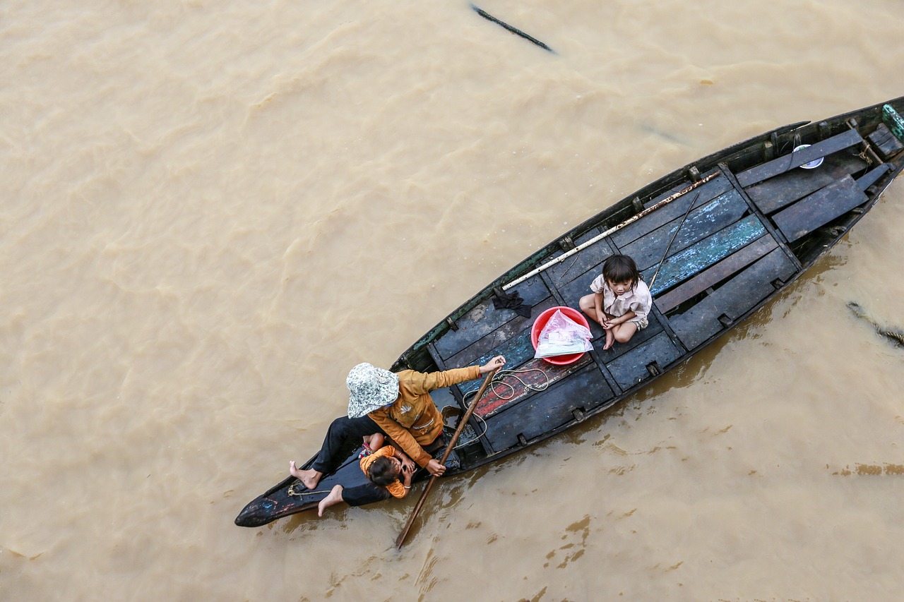 tonle sap lake  cambodia  refugees free photo