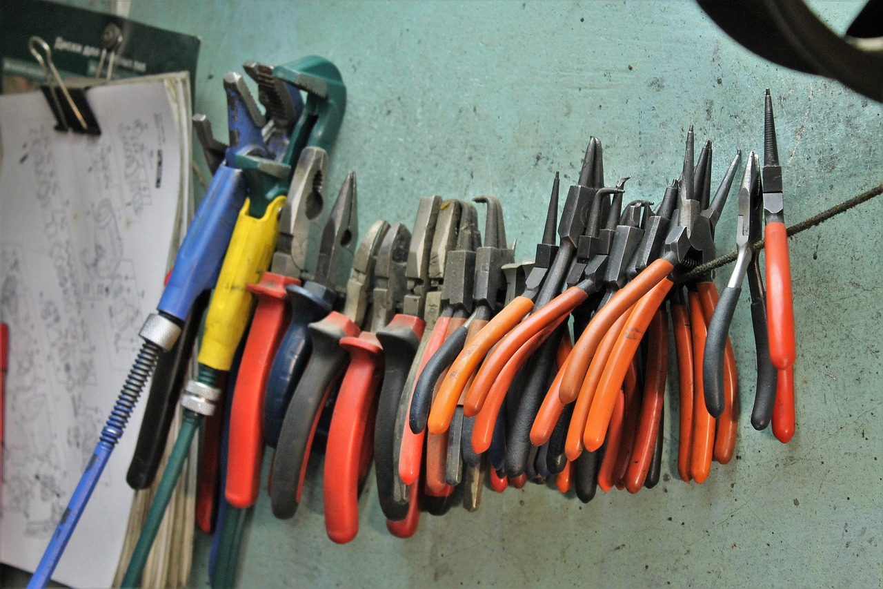 tool repair master free photo