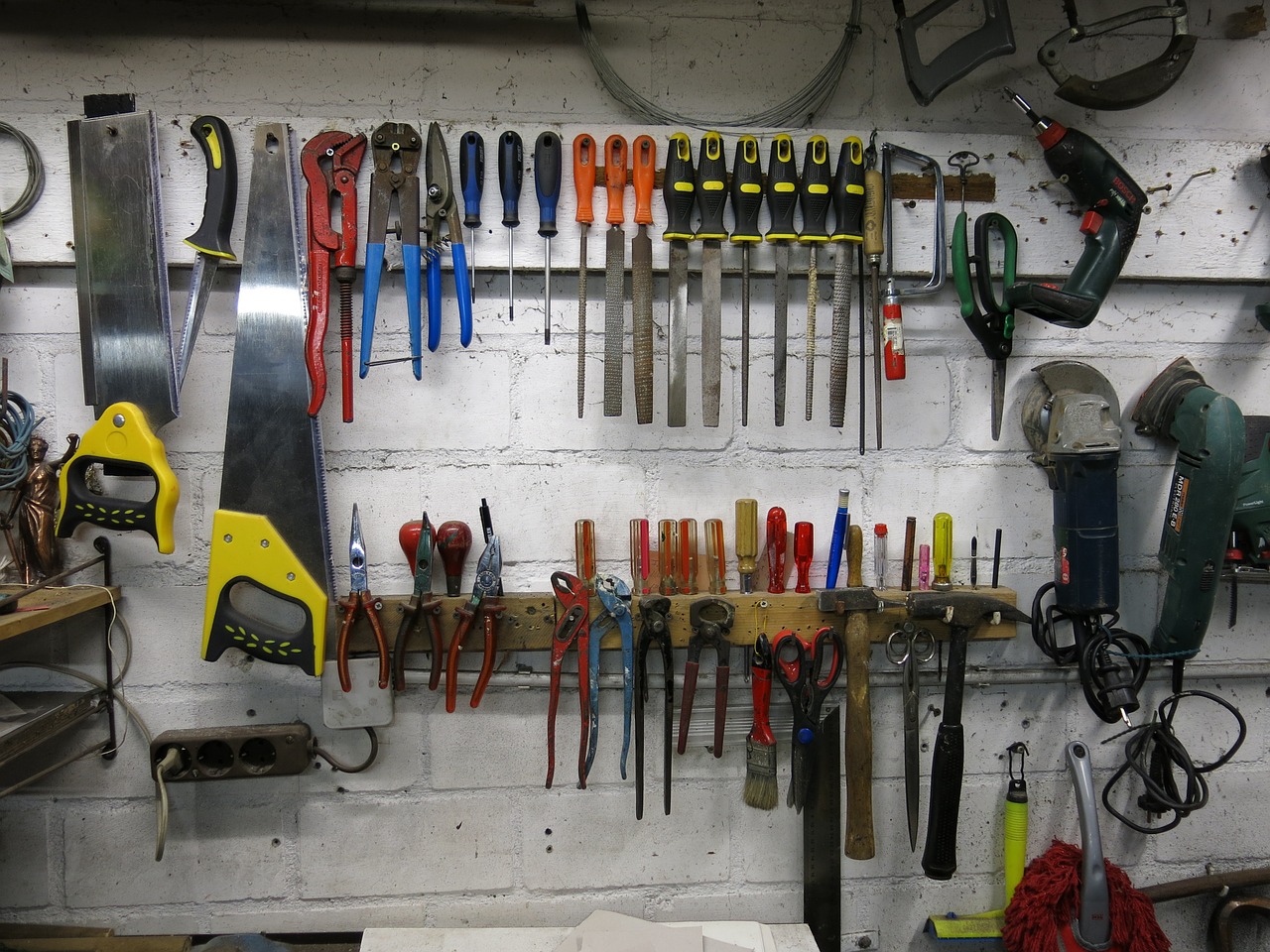 tool garage scale free photo