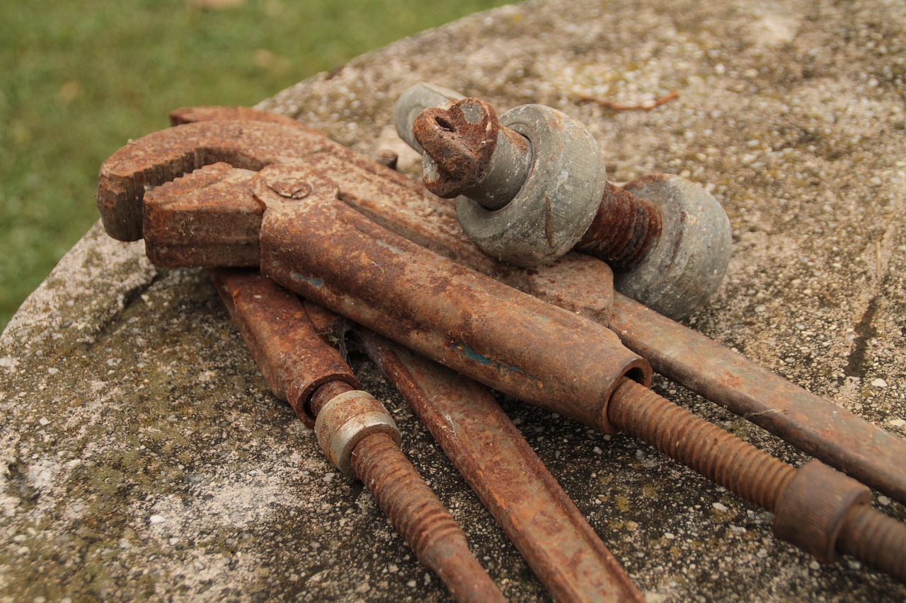 tools  rust  metal free photo