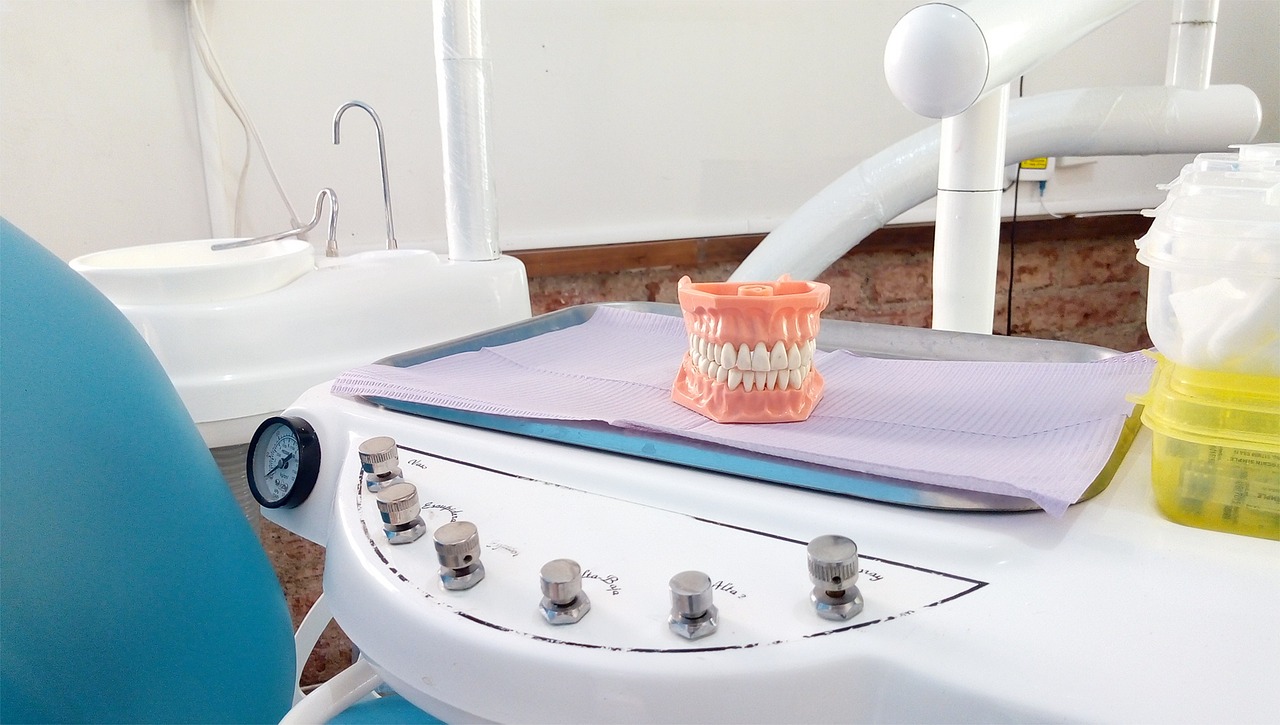 tooth  office  dentist free photo