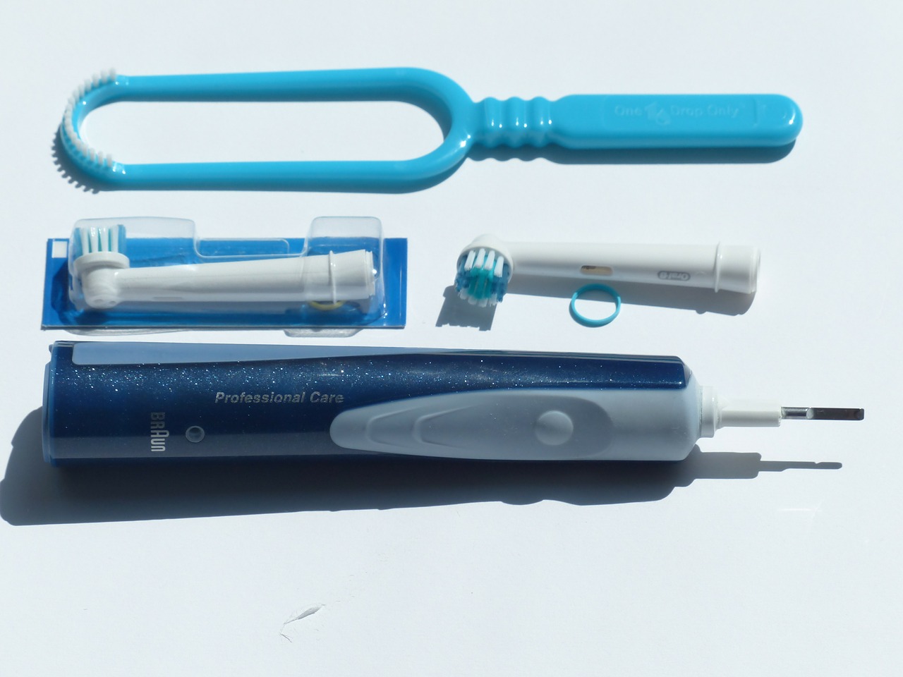 toothbrush dental hygiene electrical toothbrush free photo