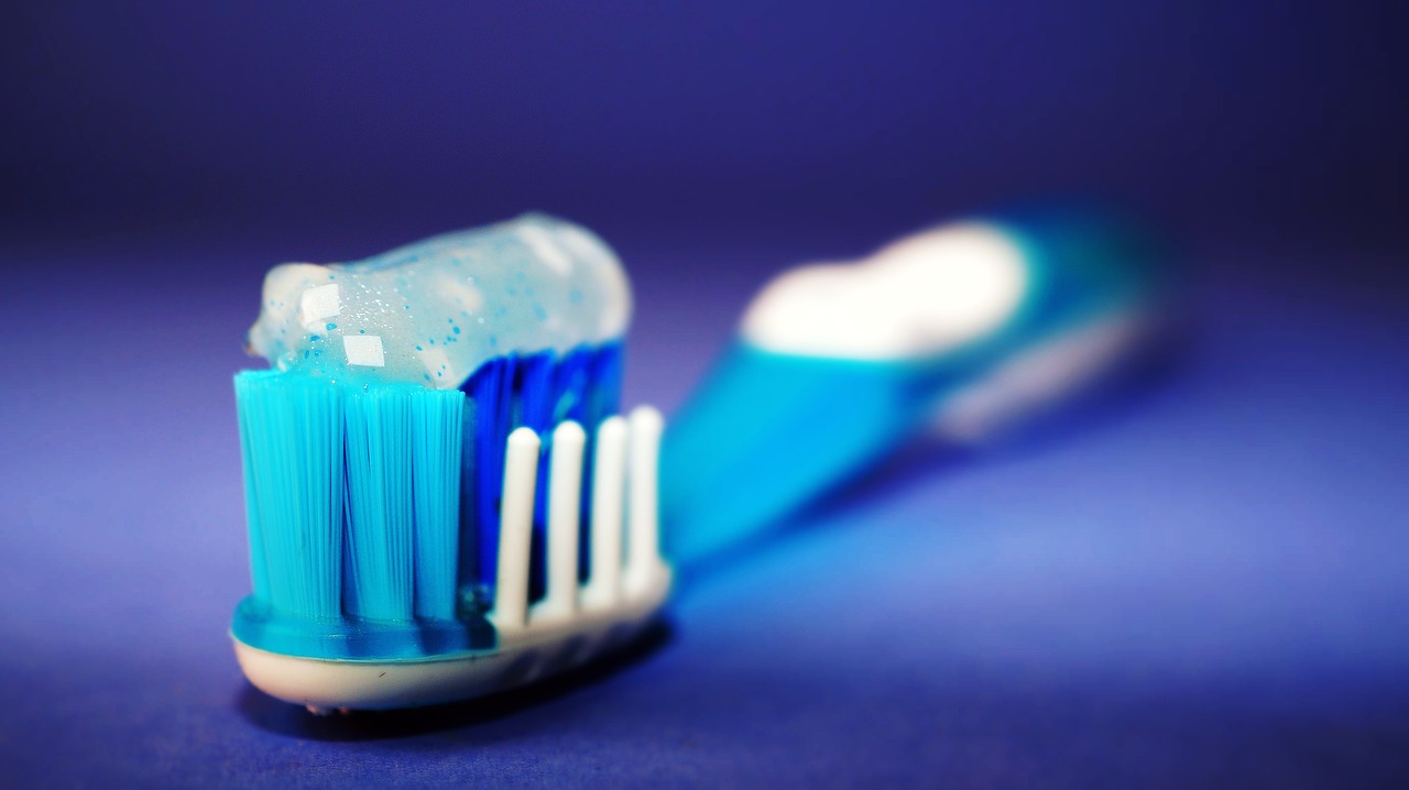toothbrush toothpaste hygiene free photo