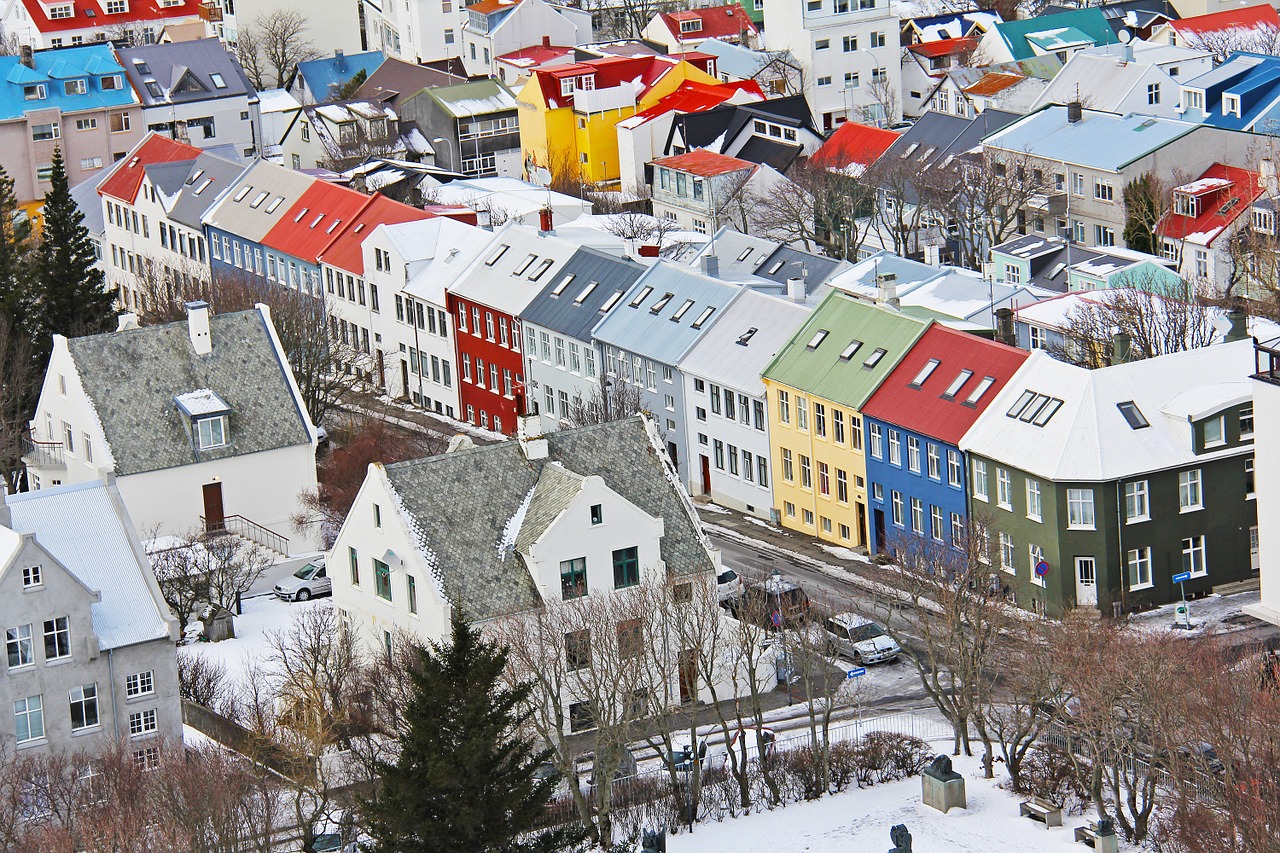 top view icelandic houses from the top free photo