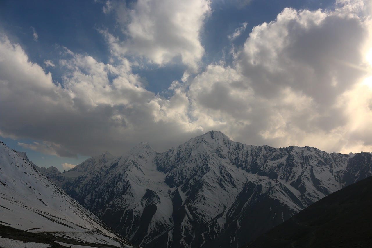 top view  trekking  himalayas free photo