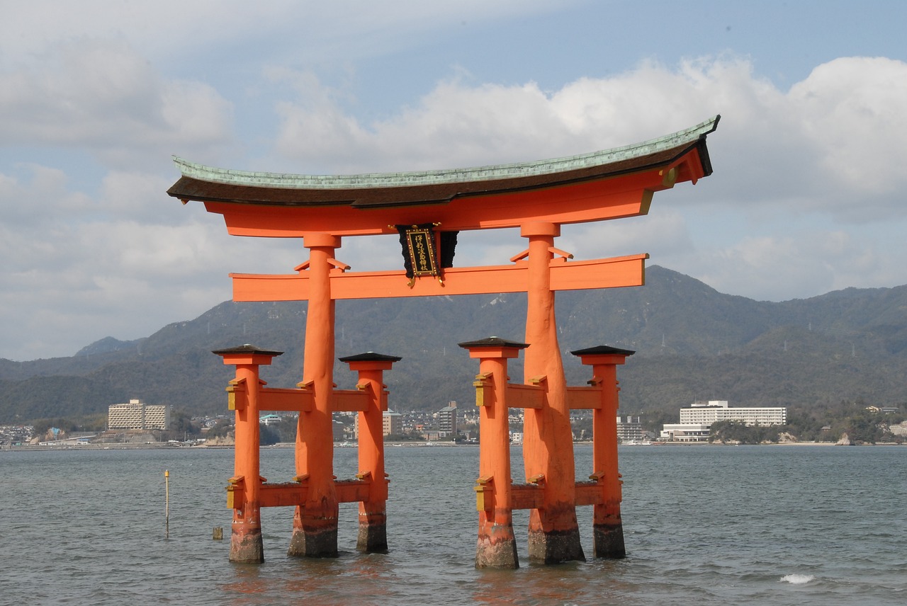 torii miyajima japan free photo