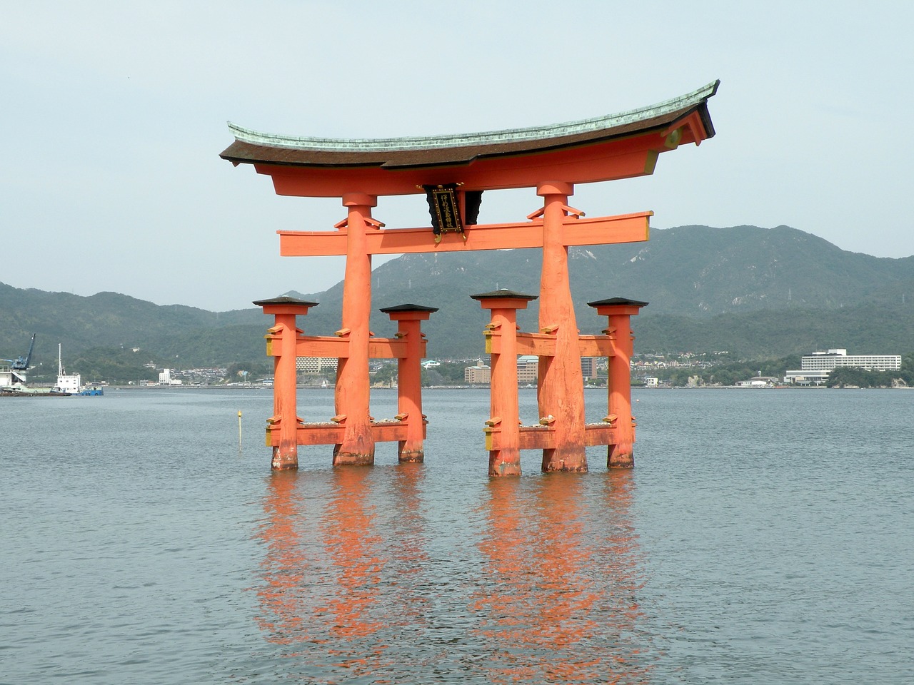 torii itsukushima miyajima free photo