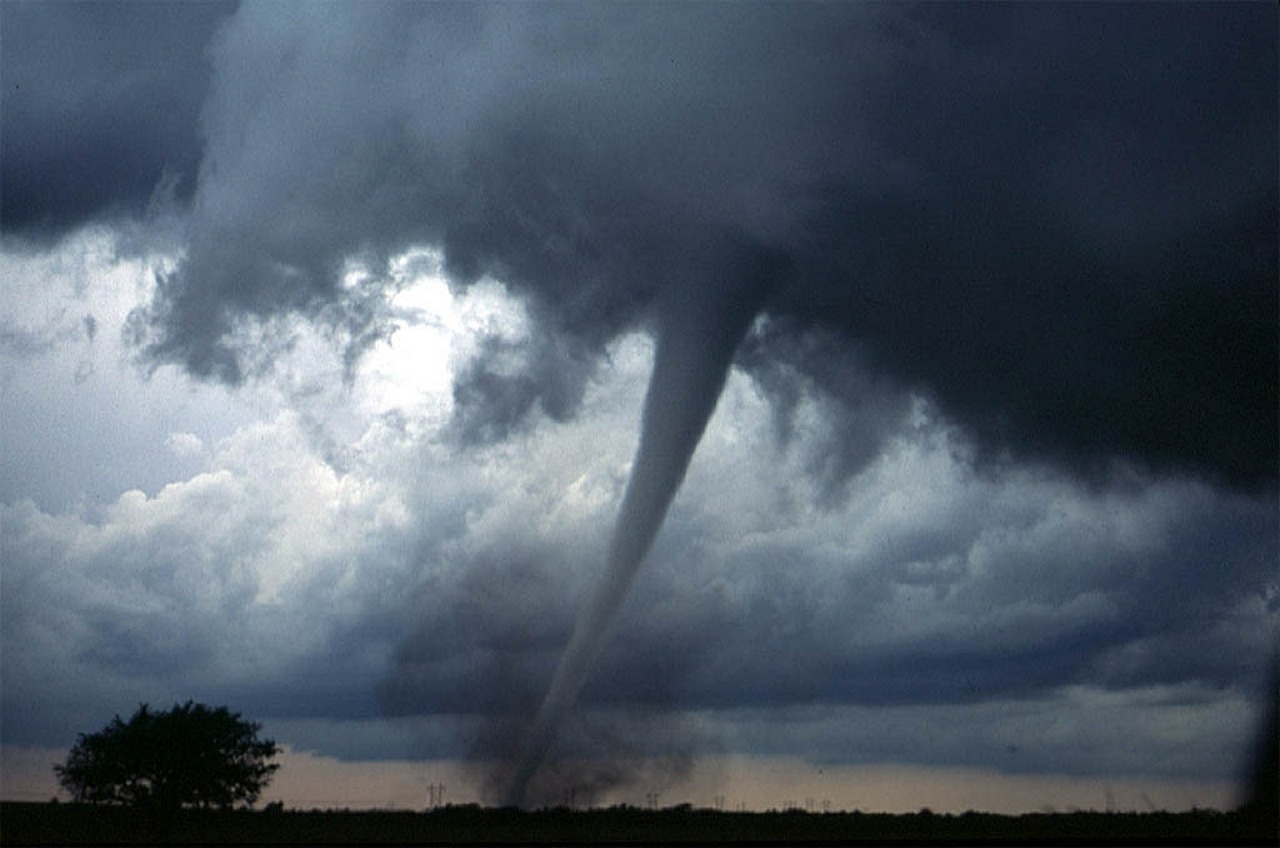 tornado funnel twister free photo