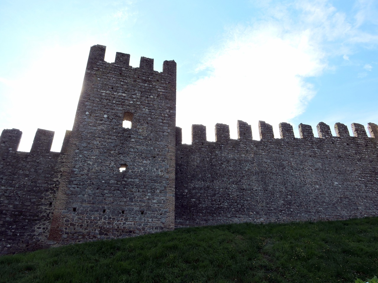 torre walls sky free photo