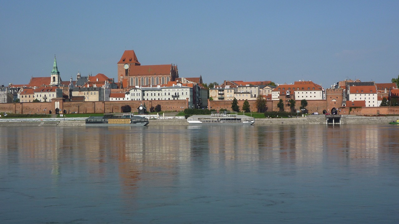 toruń  wisla  the waterfront free photo