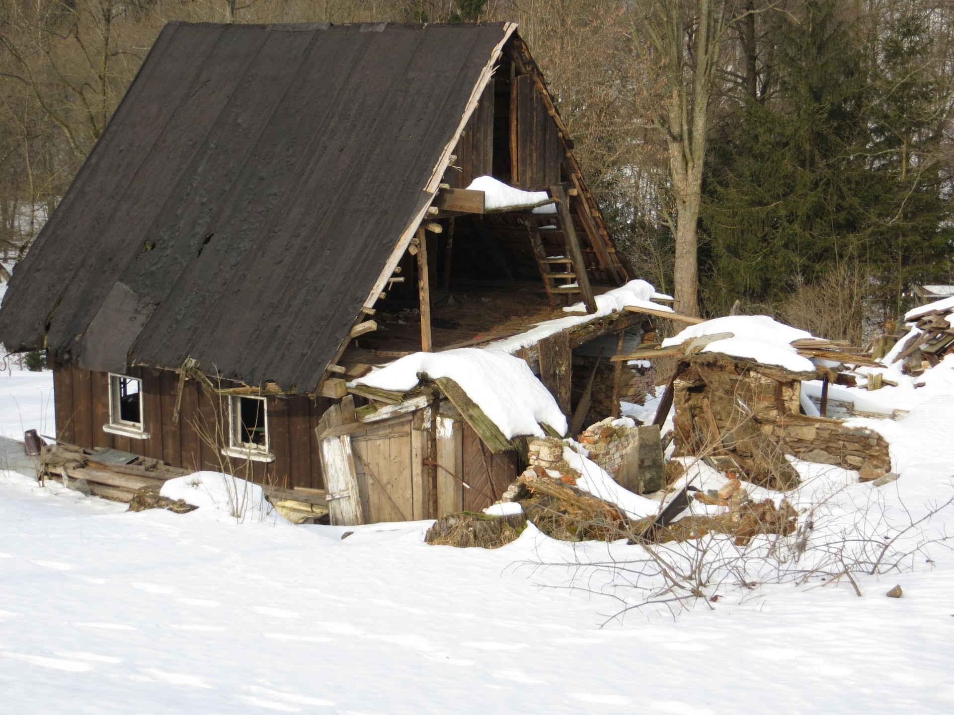 cottage ruins cottage torso free photo