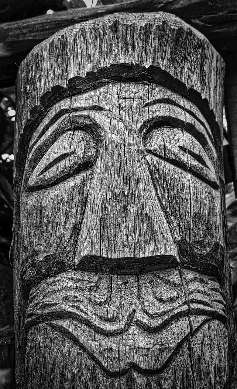 totem wood face free photo